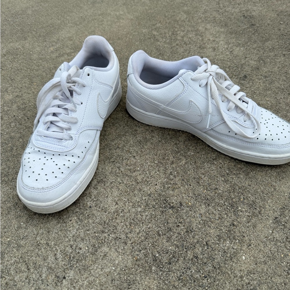 Nike White Air Force 1 Sneakers Classic Design